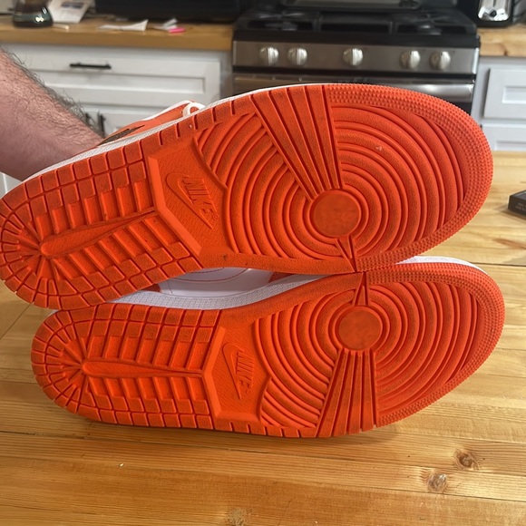 Air Jordan’s - Picture 3 of 3